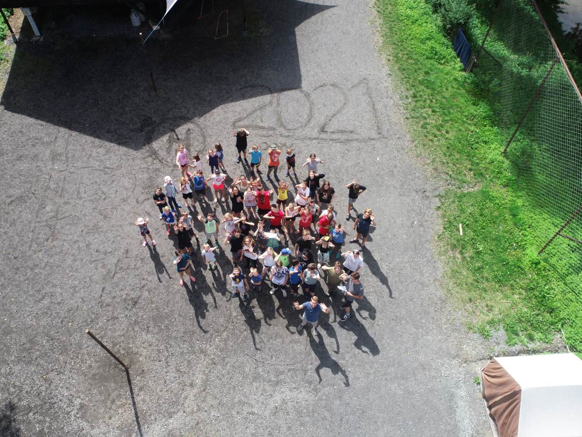 Děti na táboře ZLATÁ ZÁTOKA u řeky Sázavy